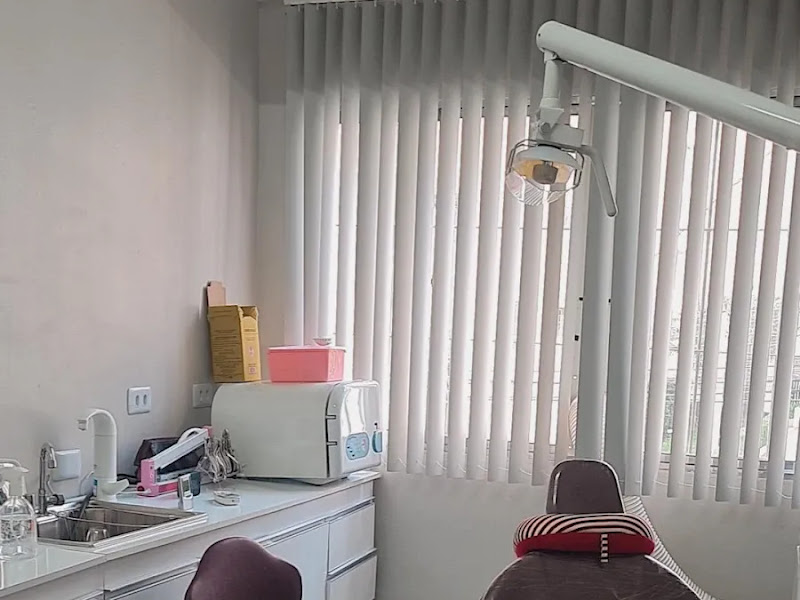 Foto 3 de Dra. Alessandra dos Santos - Dentista