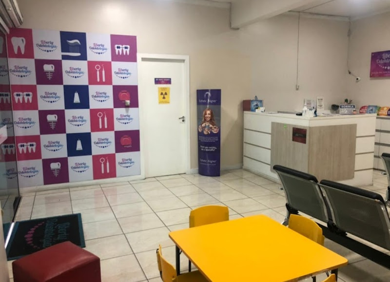 Foto 2 de Dra Alessandra Tinôco - Implantes dentários