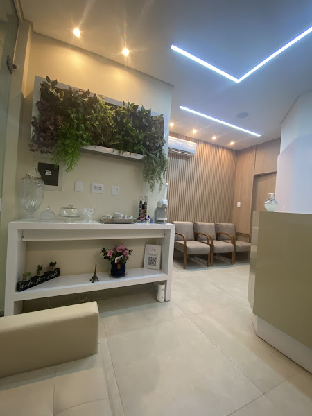 Foto 2 de Dra. Alice Melo Amaral - Lentes de contato dental em Ipatinga