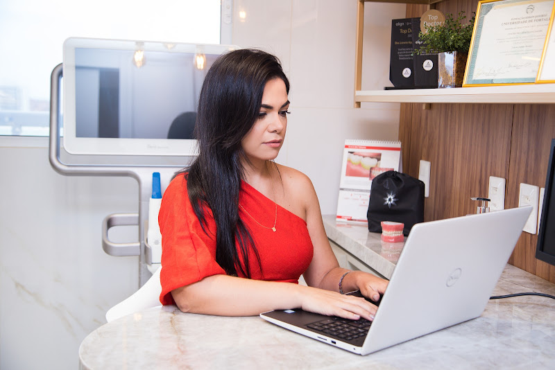 Foto 2 de Dra. Aline Barbosa - Ortopedia Facial e Ortodontia / Harmonização Orofacial