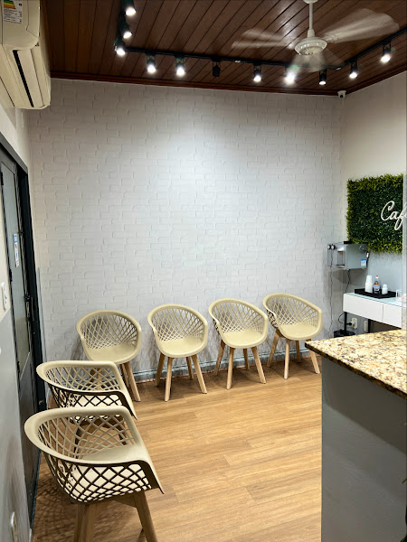 Foto 2 de Dra. Aline Bernardes Consultório Odontológico ( Pilares e Tijuca )