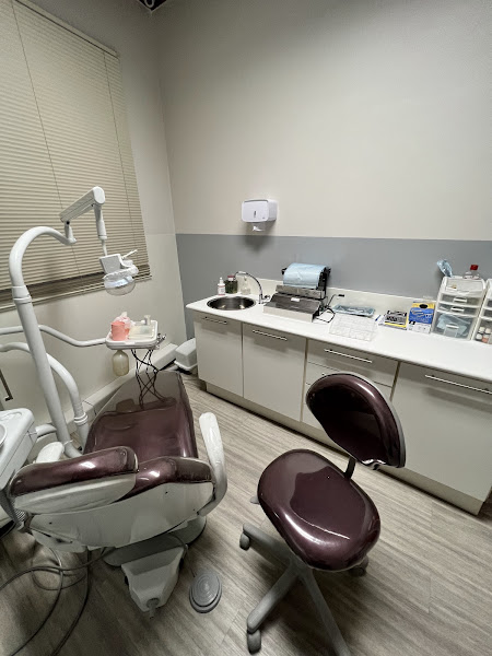 Foto 3 de Dra. Aline Bernardes Consultório Odontológico ( Pilares e Tijuca )