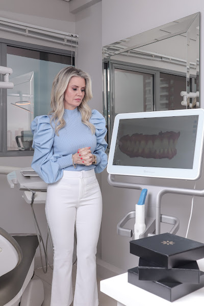 Foto 3 de Dra. Aline Dastre/ INVISALIGN/HARMONIZAÇÃO OROFACIAL/IMPLANTE