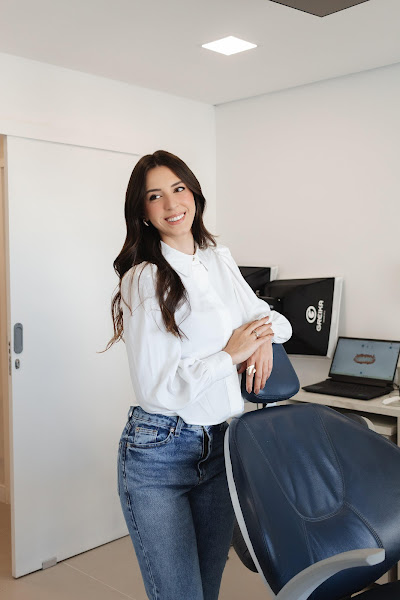 Foto 2 de Dra. Aline Prado | Dentista em Guarulhos