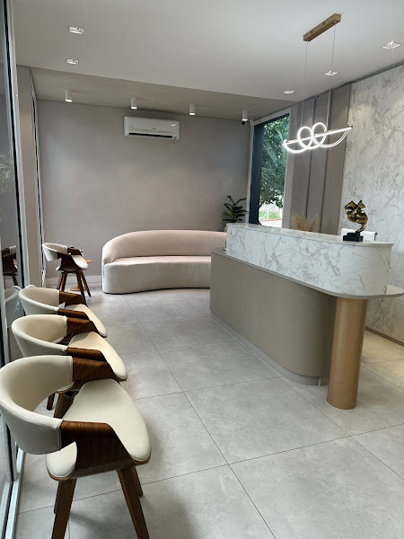 Foto 3 de Dra. Alinne Morais - Clínica Amis - Harmonização facial em Bauru - Botox - Bioestimuladores