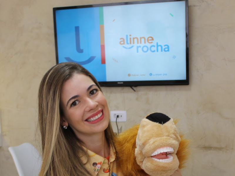 Foto de Dra. Alinne Rocha - Dentista de Bebês, Crianças, Adolescentes, Adultos