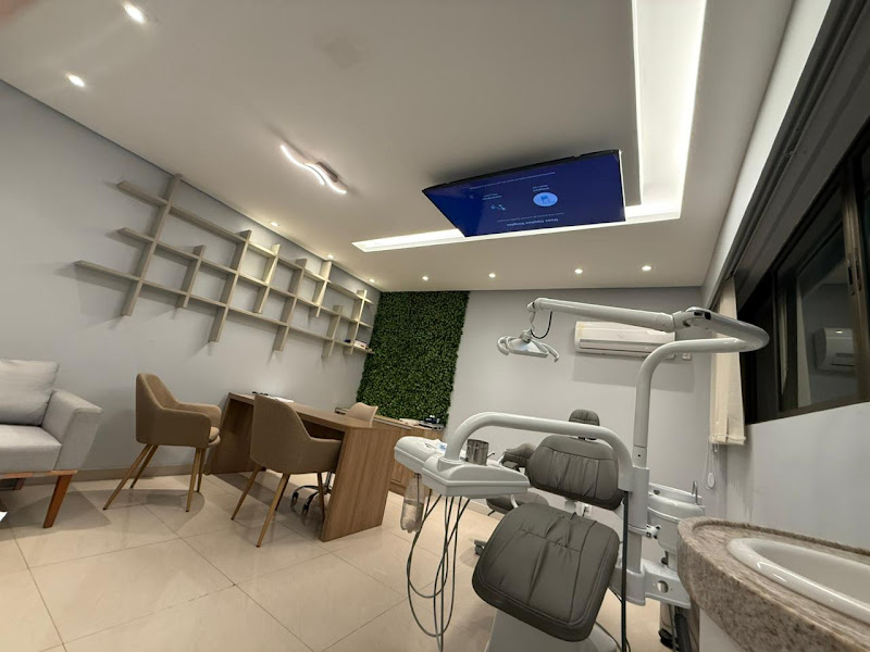 Foto 2 de Dra. Amanda Angelina - Bucomaxilofacial - Cirurgia Ortognatica - Reconstrução do maxilar - Remoção dos sisos - Disfunção ATM