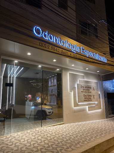 Foto 2 de Dra. Amanda Antunes - Implantes Dentários | Divinópolis