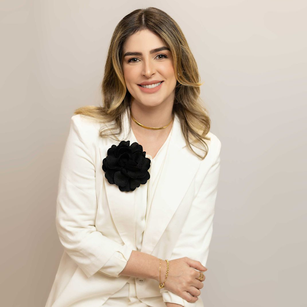 Foto de Dra Amanda da Fonte Coelho | Harmonização Orofacial | Botox | Bioestimuladores de Colágeno | Dentista em Recife