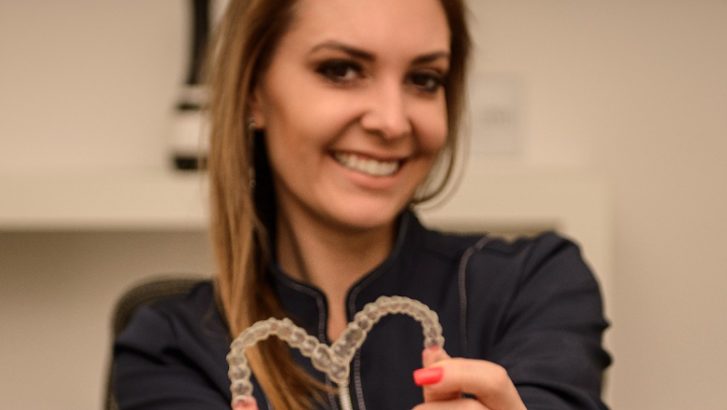 Foto 2 de Dra. Amanda Nicolini Caumo - IMPLANTES DENTÁRIOS / INVISALIGN - Dentista Lajeado