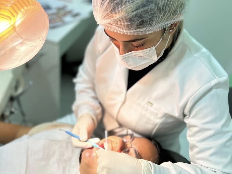 Foto de Dra. Amanda Oliveira - Odontologia Especializada