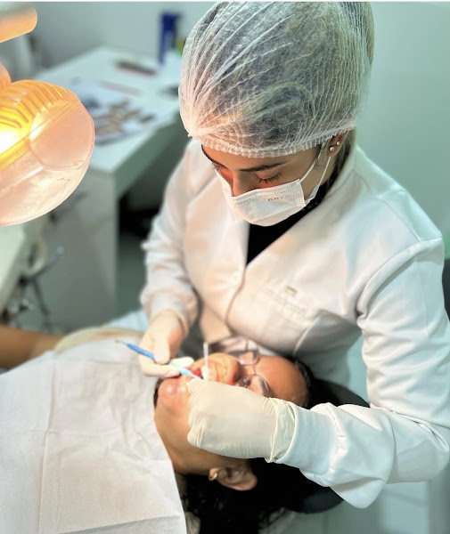 Foto 2 de Dra. Amanda Oliveira - Odontologia Especializada