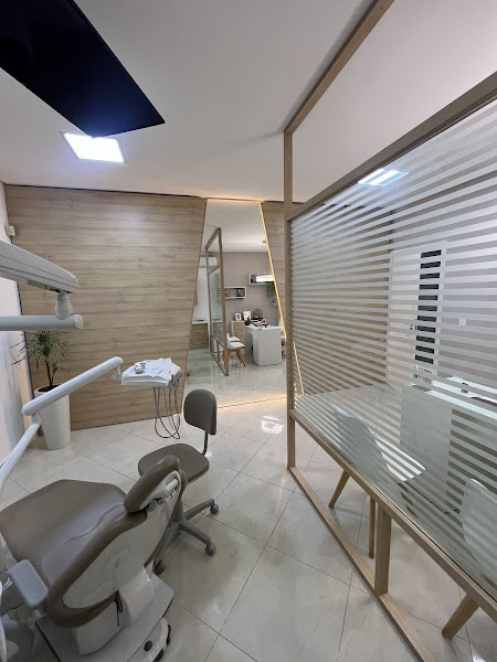 Foto 3 de Dra Ana Badan | Dentista no Guarujá | Especialista em Lentes de Resina