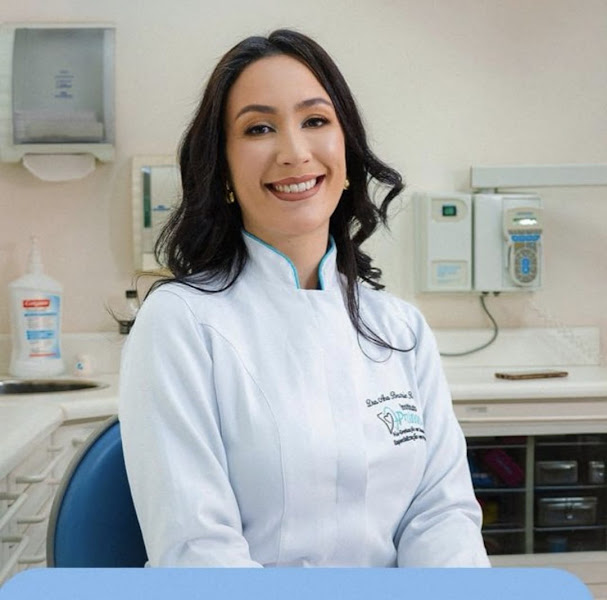 Foto 2 de Dra Ana Beatriz Rocha | Harmonização Orofacial e Endodontia