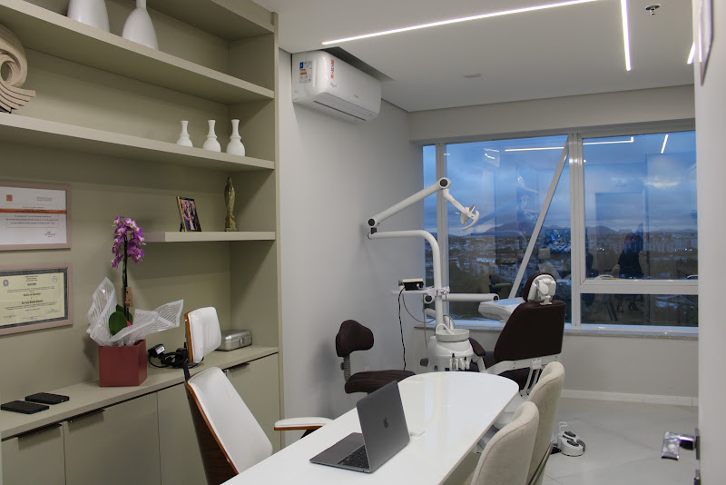 Foto 3 de Dra. Ana Carla Pimentel - Periodontia e Estética