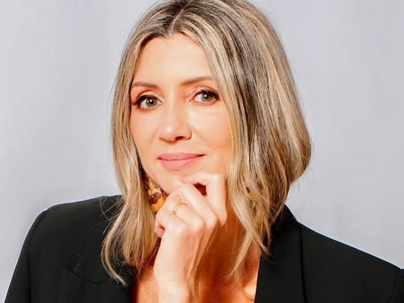 Foto 2 de Dra Ana Carolina | Facetas de Resina e Harmonização Orofacial