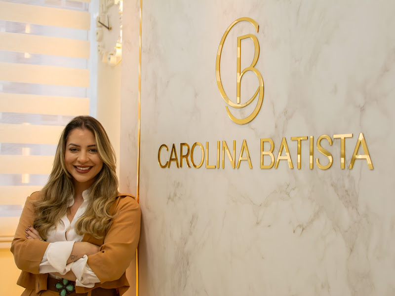 Foto 3 de Dra Ana Carolina | Facetas de Resina e Harmonização Orofacial