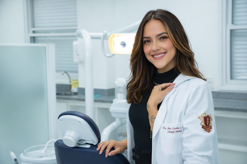 Foto 2 de Dra Ana Carolina Souza - Cirurgiã Dentista