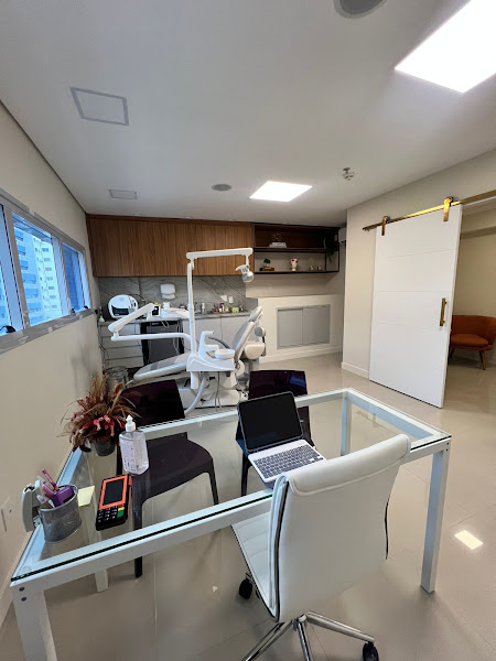 Foto 2 de Dra. Ana Caroline Santos Rosa | Cirurgiã Dentista