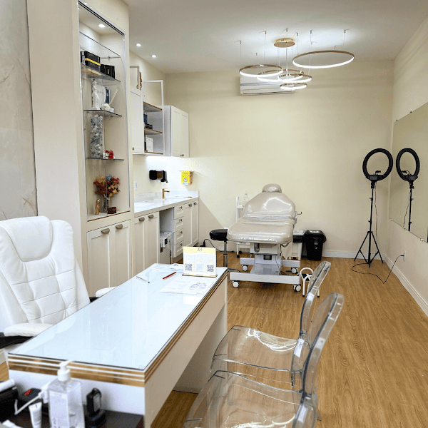 Foto 3 de Dra. Ana Clara Muniz | Harmonização Facial Aldeia Da Serra | Dentista Aldeia Da Serra