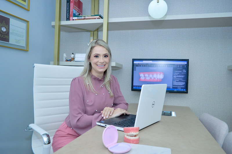 Foto 3 de Dra. Ana Claudia Huber | Invisalign São José dos Pinhais