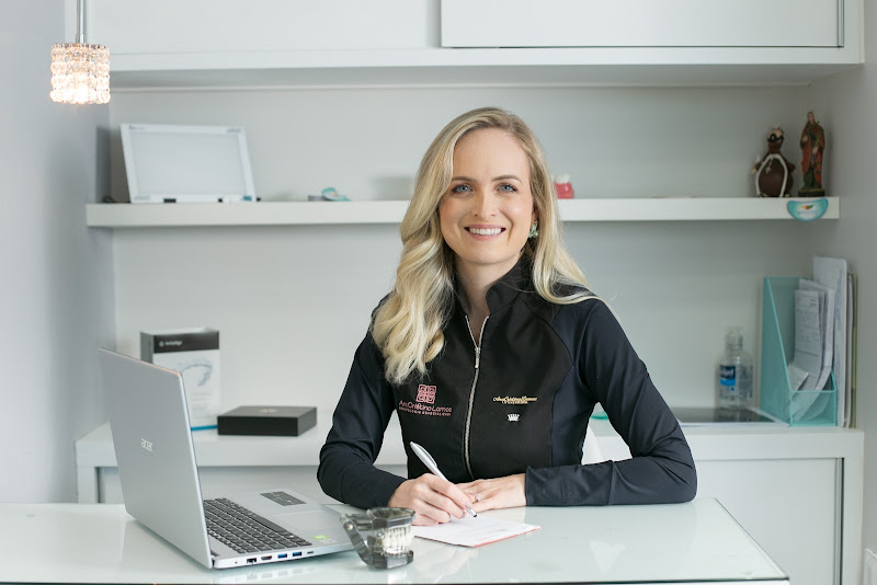 Foto 2 de Dra. Ana Cristina Lamac - Ortodontia / Invisalign