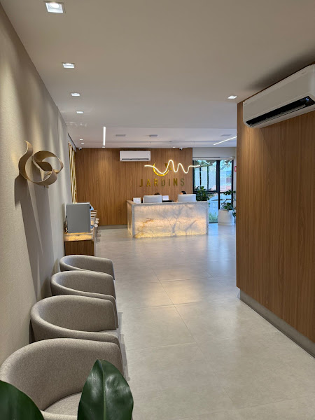 Foto 3 de Dra Ana Iza Saraiva Silveira | Dentista | Clínico Geral | Estética | Harmonização Facial
