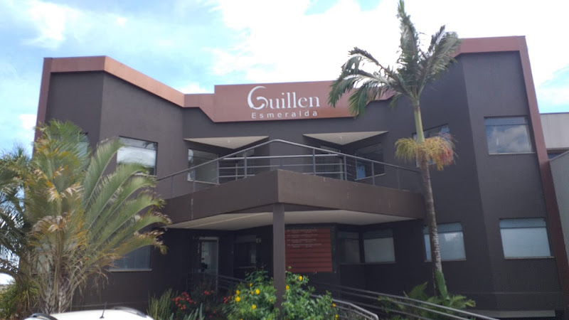 Foto 3 de Dra Ana Laura Esteves - Dentista em Marília - Criança e Adulto (atendimento diferenciado, do bebê ao idoso)