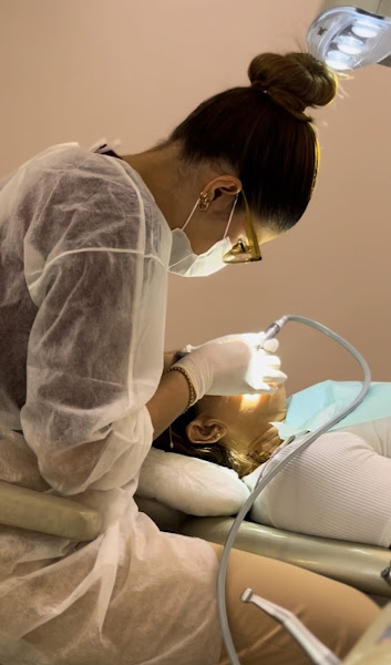 Foto 3 de Dra. Ana Luiza Brito - Dentista