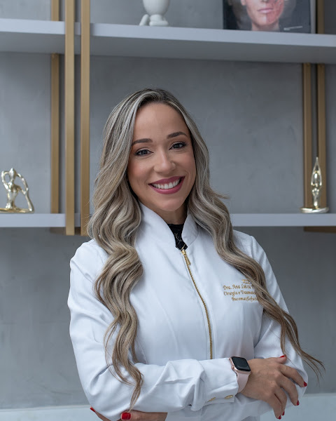 Foto 2 de Dra Ana Luiza Paz - Cirurgia Bucomaxilofacial e Implantodontia