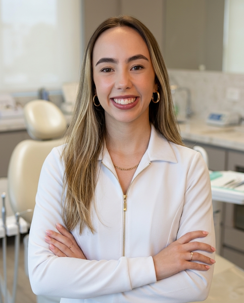 Foto 2 de Dra. Ana Luiza Pires | Dentista - Clareamento, Bruxismo e Restauração