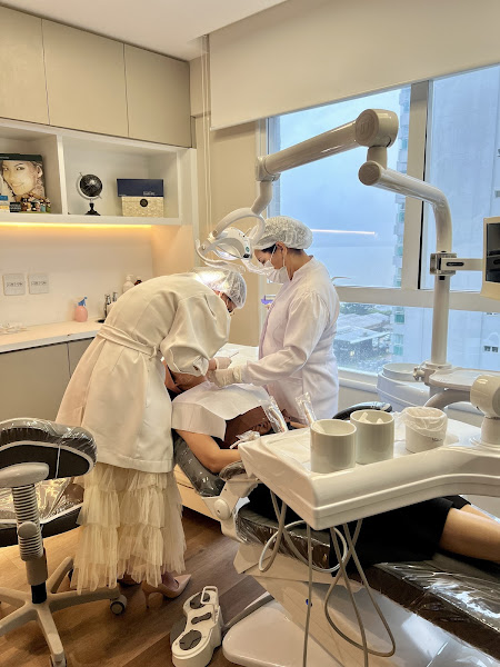 Foto 2 de Dra. Ana Paula Couto: Odontologia e Harmonização Facial