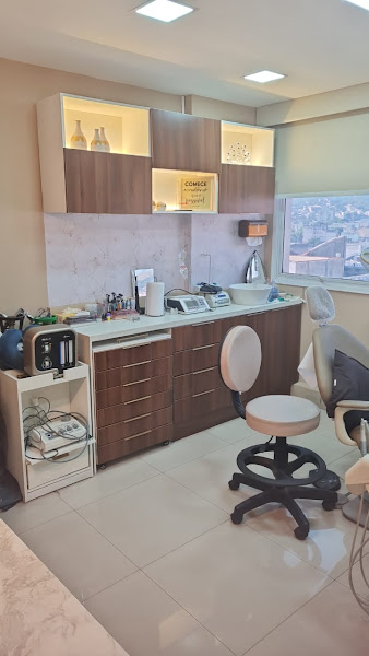 Foto 3 de Dra. Ana Paula de Lima - Dentista Vila da Penha Carioca Shopping - Especialista em Implante Dentário