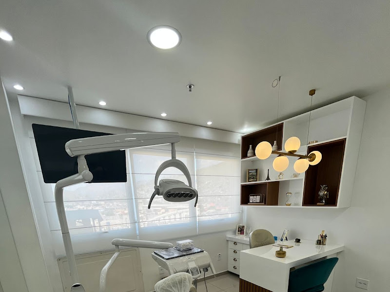 Foto 7 de Dra. Ana Paula de Lima - Dentista Vila da Penha Carioca Shopping - Especialista em Implante Dentário