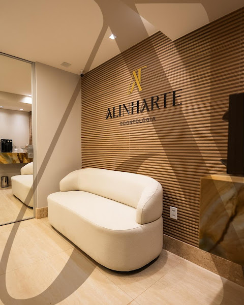 Foto 3 de Dra. Ana Paula de Oliveira Moura | Cirurgiã-Dentista | Terapia Periodontal Não Cirúrgica | Laserterapia