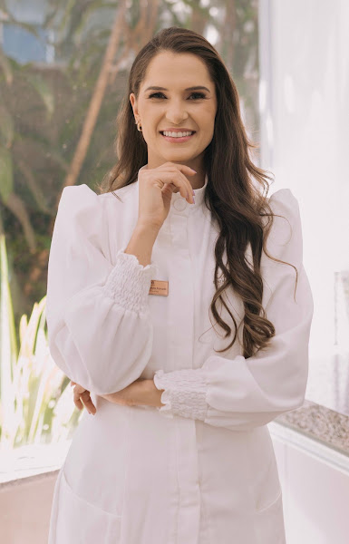 Foto 2 de Dra Ana Paula Forcelli - Facetas em resina, Ortodontia e Prótese dentária