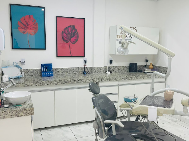 Foto de Dra. Ana Paula Lara Resende Odontologia e Estetica Facial