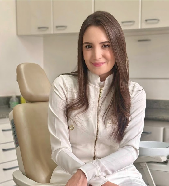 Foto 2 de Dra. Ana Paula Rodrigues | Implantes e Estética Dental em Goiânia