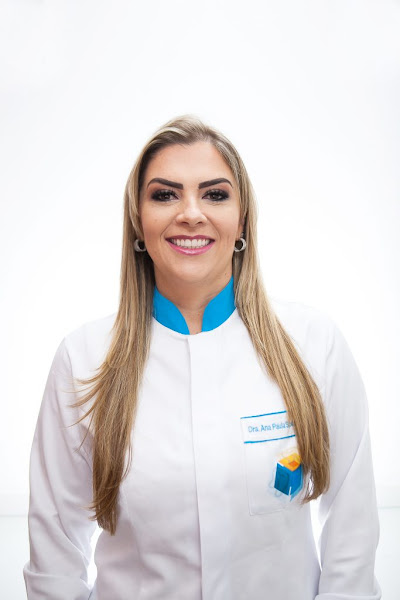 Foto 2 de Dra. Ana Paula Sponchiado - Dentista - Implantes Dentários - Facetas em Porcelana - Próteses Dentárias - Reabilitação Oral