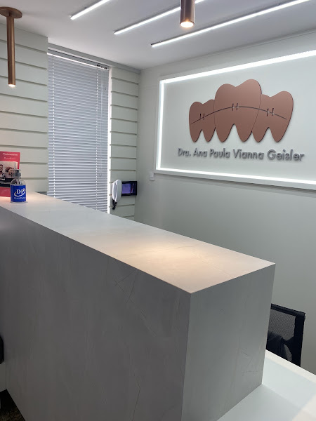 Foto 2 de Dra. Ana Paula Vianna Geisler - Odontopediatria / Ortodontia/ Oxido Nitroso