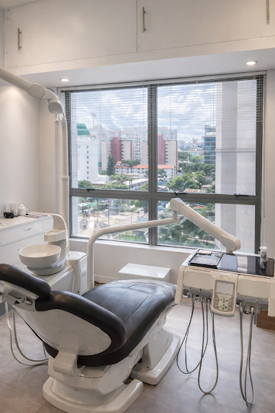 Foto 2 de Dra. Ana Repula – Dentista no Batel