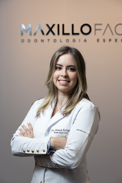 Foto 2 de Dra. Ananda Rodrigues - Especialista em Prótese