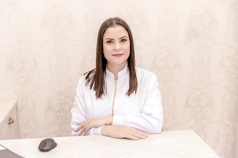 Foto 2 de Dra. Anarela Bernardi Vassen - Estomatologia - Biópsia de boca, Endodontia, PNE, Sedação Óxido Nitroso