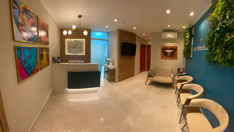 Foto 2 de Dra. Andrea Esteves - Ortodontia e Harmonização Facial