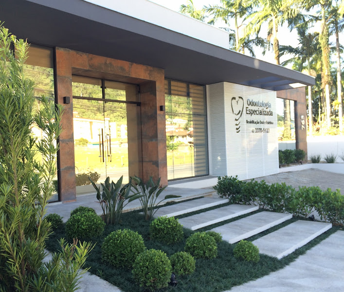 Foto 2 de Dra Andrea Gruetzmacher - Especialista em Prótese Dentária, Odontologia Estética e Harmonização Facial