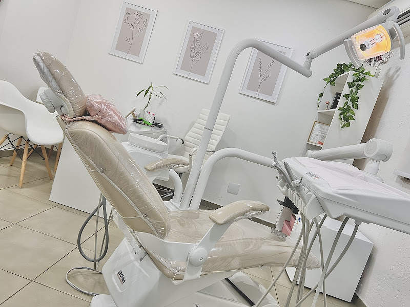 Foto 2 de Dra Andrezza Dionizio - Consultório Odontológico/Jardim D'Abril Osasco