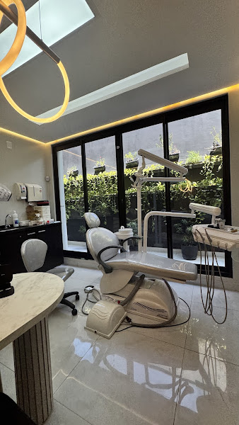 Foto 2 de Dra. Angela Pinheiro - Harmonização Orofacial