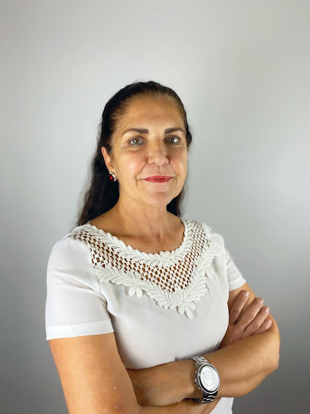 Foto 2 de Dra. Astir Jorge - Dentista ( Geral - Prótese - Implantes )