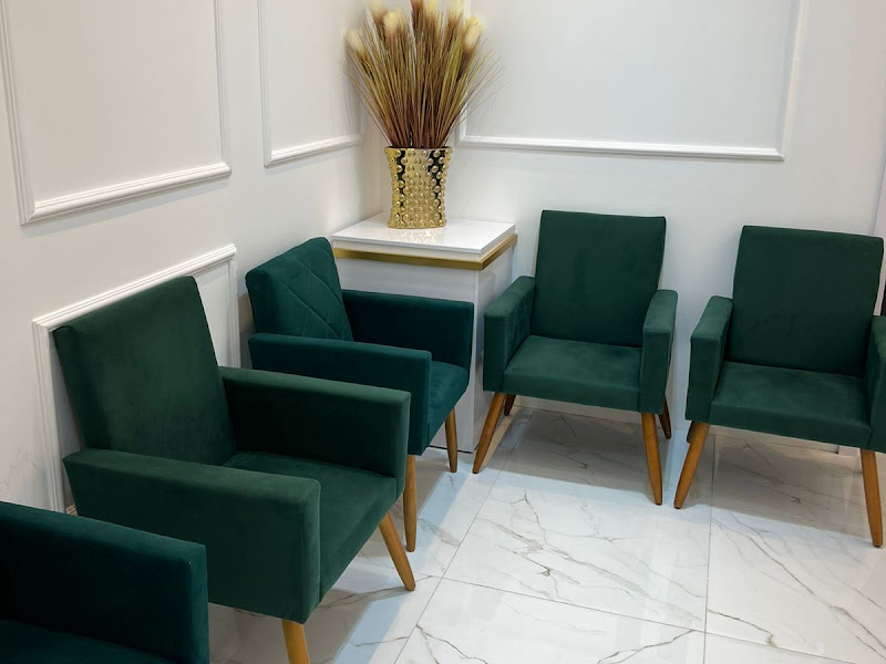 Foto de Dra. Bárbara Spuldaro - Odontologia Estética