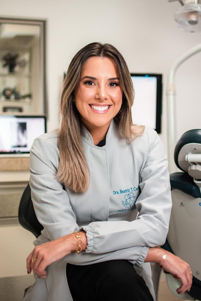 Foto 3 de Dra. Beatriz Cechinel - Esp. Tratamento de canal